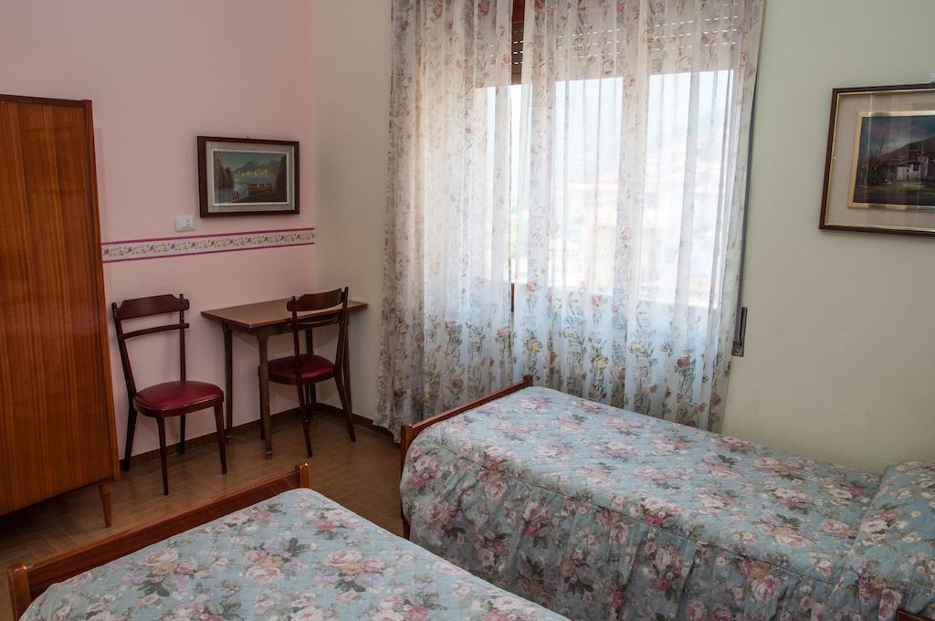 Albergo De Jean Garzeno Zimmer foto